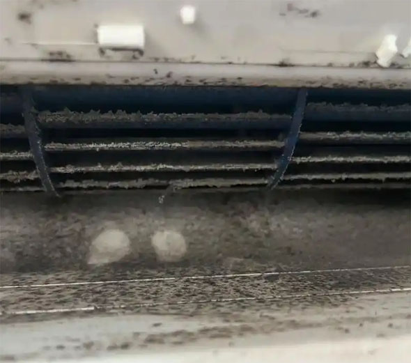 阿拉善盟空调吹的风有股烧焦味是怎么回事